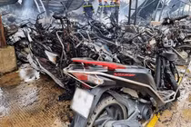  Nam Định: Cháy nhà để xe công ty, hàng trăm xe máy bị thiêu rụi