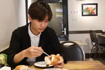 Hiệu bánh mì 80 năm ở Thủ đô, giá lên tới 120 nghìn đồng 1 cái