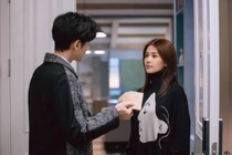 Sang nhà thăm tôi ốm, bạn gái bắt được bộ đồ lót nữ lạ lùng