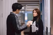 Sang nhà thăm tôi ốm, bạn gái bắt được bộ đồ lót nữ lạ lùng