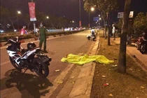 Hà Nội: 2 nam thanh niên bị đuổi đánh, cướp xe máy trên phố