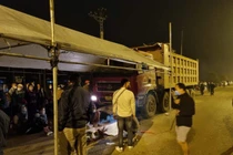 Thanh Hóa: Xe máy va chạm với ô tô, 4 người tử vong