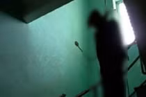 Bị bố mắng vì chơi điện tử, nam sinh lớp 8 treo cổ tự tử