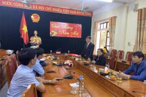 Chủ tịch VUSTA Phan Xuân Dũng chúc Tết, trao tặng Quỹ Khuyến học huyện Hương Sơn