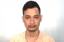 Vào khách sạn với bạn gái rồi chuyển tiền tỷ sang tài khoản vợ