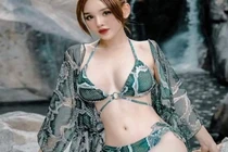 2 người đẹp áo dài Sài thành lại nóng bỏng khi diện áo tắm