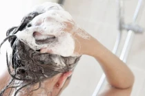 BS tiết lộ thời điểm vàng để F0 gội đầu