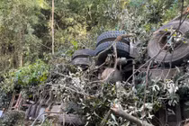 Xe tải lao xuống vực sâu, 6 người chết ở Gia Lai