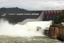 Tắm sông Đà khi Thủy điện Hòa Bình xả lũ, 1 người bị cuốn trôi