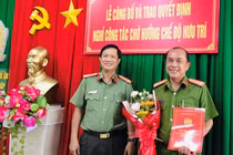 Phó Trưởng phòng CSTHAHS và HTTP tỉnh An Giang nhận quyết định chờ nghỉ hưu