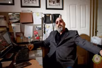 Quá khứ trượt dài của Kẻ xấu xa nước Mỹ và hành trình tìm lại bản ngã