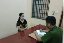 Tạm giữ người phụ nữ hắt xô nước bẩn vào 3 cán bộ ở Hà Nội