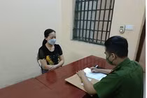 Tạm giữ người phụ nữ hắt xô nước bẩn vào 3 cán bộ ở Hà Nội