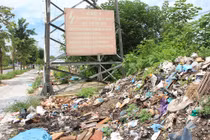 Hà Nội: Đại lộ nghìn tỷ Chu Văn An nhếch nhác... rác