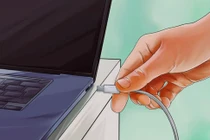 4 cách để sạc máy tính xách tay mà không cần bộ sạc