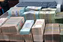 Người phụ nữ vận chuyển trái phép hơn 30.000 tỷ đồng ra nước ngoài 
