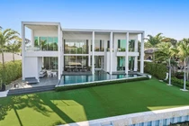 Dinh thự 12,85 triệu USD của tay đua ôtô Simon Gregg