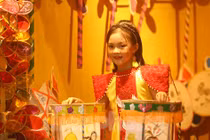 Tuổi thơ 'ùa về' với những mẫu đèn Trung thu cổ từ thời 'ông bà anh'