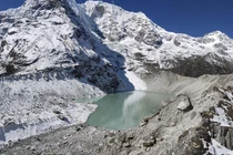 Hồ sông băng có thể tạo “sóng thần trên cạn", chuyên gia lo lắng 