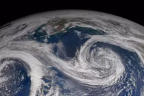 Giật mình nghịch lý "bầu trời sụp dần" khi Trái Đất nóng lên 