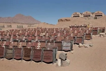 Kinh ngạc “rạp chiếu phim tận thế” bị bỏ rơi giữa sa mạc