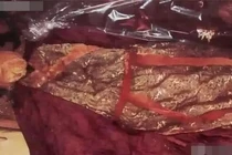 Mở mộ cổ thấy chất lỏng tràn ra, chuyên gia hét lớn: “Mau lùi lại!” 