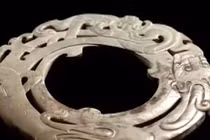 Cô gái chắt chiu 3 tháng để mua ngọc cổ tặng bà nội 