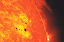 Mặt trời xuất hiện nhiều vết đen, chuyên gia lý giải gì?