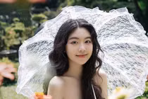 Nhan sắc qua camera thường của ái nữ MC Quyền Linh 