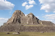 13 hộp sọ “ngoài hành tinh” cạnh kim tự tháp Maya: Sự thật lạnh gáy! 