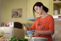 Đang nấu giỗ ở nhà chồng thì có khách đến và cái kết bất ngờ 