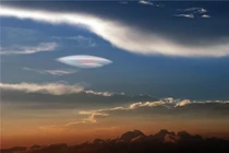 Tuyên bố chấn động: UFO từng “đóng quân”, ghé thăm Trái đất như “cơm bữa“? 