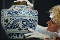 Cuốc đất, vô tình đụng trúng “kho báu” trị giá hơn 32.000 tỷ đồng