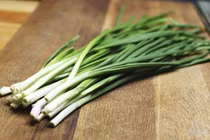 Loại rau gia vị quốc dân ăn quá nhiều dễ bốc hỏa, bạc tóc