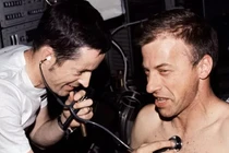 Vì sao phi hành gia bị lão hóa hàng chục tuổi khi về Trái Đất? 