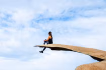 Rùng rợn tảng đá “nguy hiểm” nhất hành tinh, ngàn người kéo đến chiêm ngưỡng