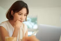 Tôi hủy hôn ngay khi đọc đoạn tin nhắn phũ phàng của chồng sắp cưới