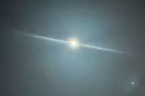 Tóm gọn tiểu hành tinh phát sáng rực rỡ khi “hạ cánh” xuống Trái Đất