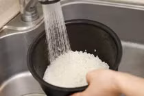 Vo gạo cho thêm muối mang lại lợi ích tuyệt vời ít người biết