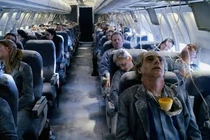 Rợn người chuyến bay ma quái: Phi công mất tích, hành khách “ngủ đông"