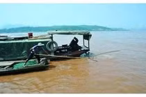 Ngư dân đem bán “khối sắt” khủng, chuyên gia lập tức phong tỏa hiện trường