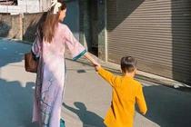 Bị nói kiếm nhiều tiền nhờ lì xì của quý tử, Hoà Minzy đáp trả