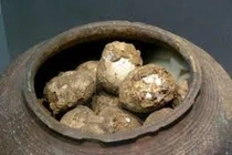 Vì sao quý tộc xưa thường bỏ trứng vào lăng mộ khi chôn cất?
