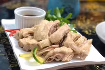 Dùng nước này luộc vịt đảm bảo sạch mùi hôi, thịt lại thơm ngon