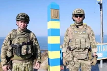 Quân đội Ukraine cắm cột mốc biên giới mới trên Đảo Rắn