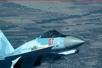 Video khoảnh khắc tiêm kích Nga áp sát, bắn pháo sáng làm hỏng UAV Mỹ