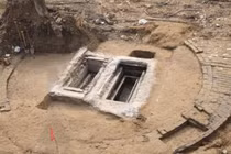 Mở mộ cổ, bất ngờ phát hiện bảo vật tí hon giá hơn 3 nghìn tỷ