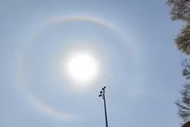 Hào quang lạ bao quanh mặt trời ở Trung Quốc, chuyên gia lý giải sao? 