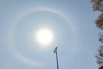 Hào quang lạ bao quanh mặt trời ở Trung Quốc, chuyên gia lý giải sao? 