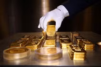 Giá vàng hôm nay 21/5: Thế giới giảm, SJC tăng mạnh